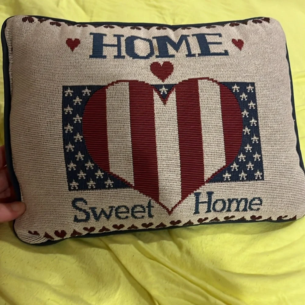 🌻 5/$15 Home Sweet Home accent pillow